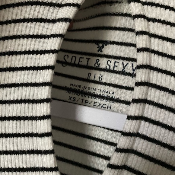 American Eagle striped keyhole ribbed mock-neck long sleeve top - Picture 5 of 6